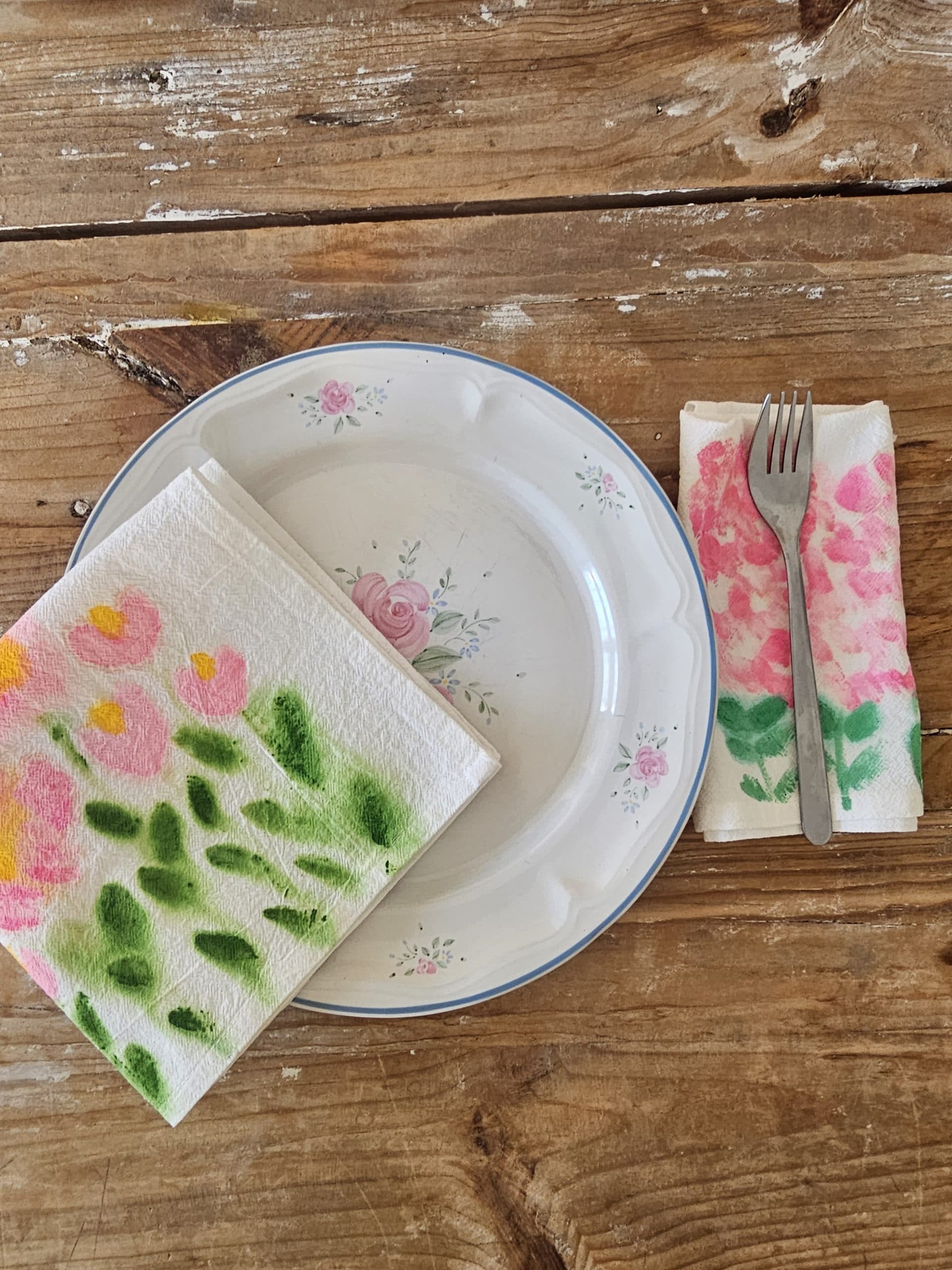 Set de 2 Servilletas de Algodón 100% Pintadas a Mano – Diseño Rosa (40x40 cm) · 05
