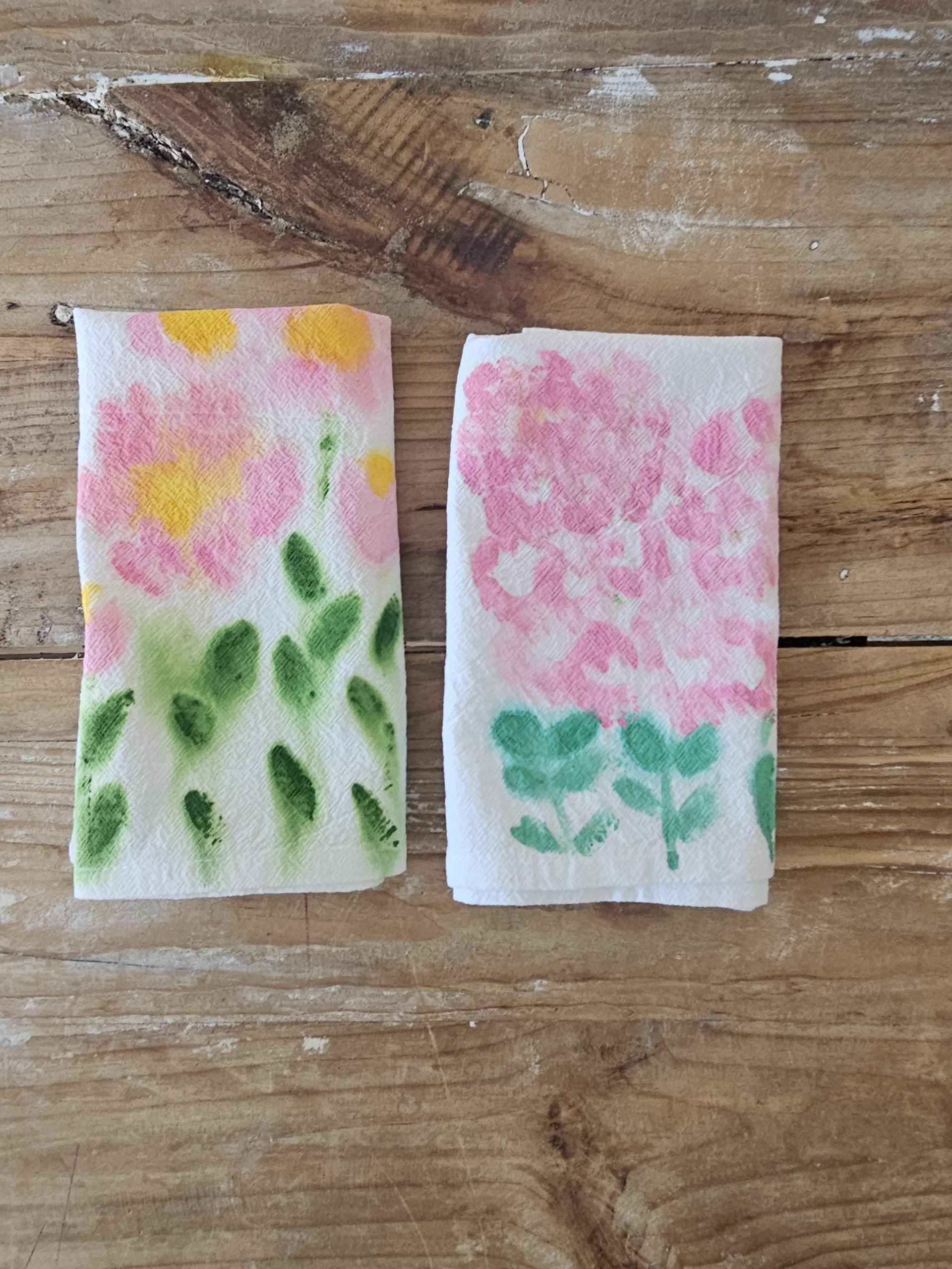 Set de 2 Servilletas de Algodón 100% Pintadas a Mano – Diseño Rosa (40x40 cm)