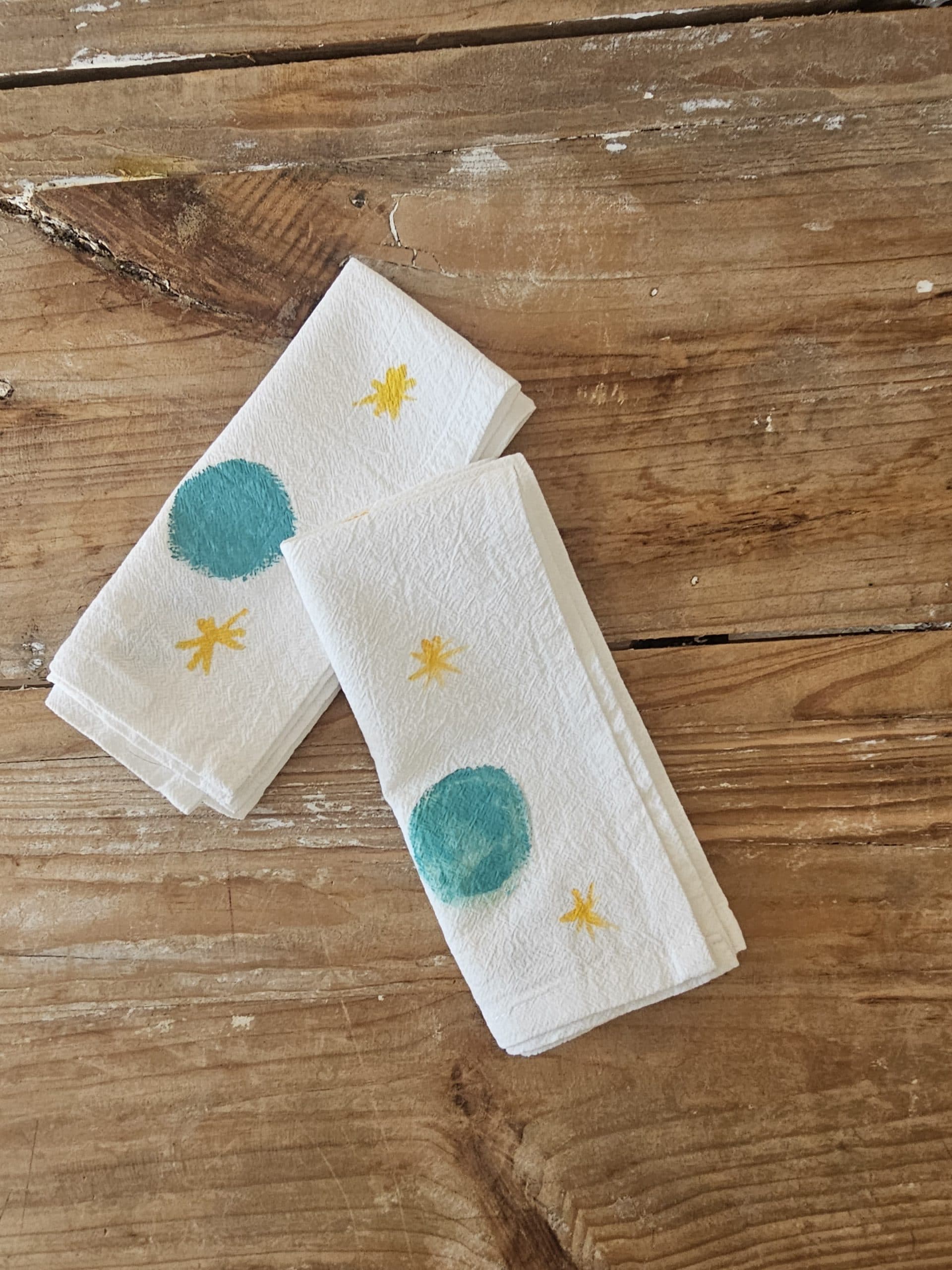 Set de 2 Servilletas de Algodón 100% Pintadas a Mano – Luna LLena (40x40 cm) · 02